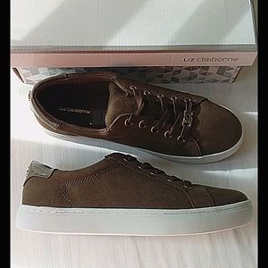 Liz Claiborne Warwick olive sneaker casual shoe